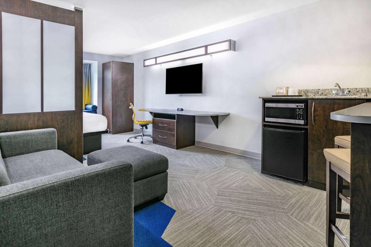 Microtel Inn & Suites By Wyndham Austin Airport Dış mekan fotoğraf